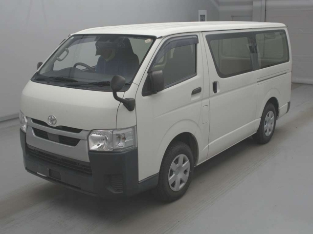 TOYOTA HIACE — фото