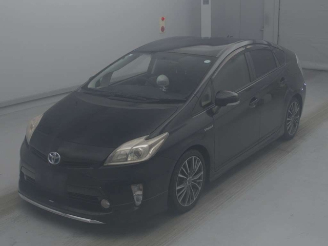 TOYOTA PRIUS — фото
