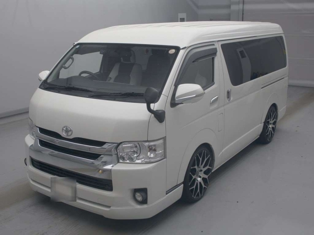 TOYOTA HIACE — фото