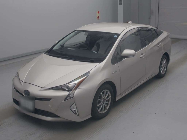 TOYOTA PRIUS — фото