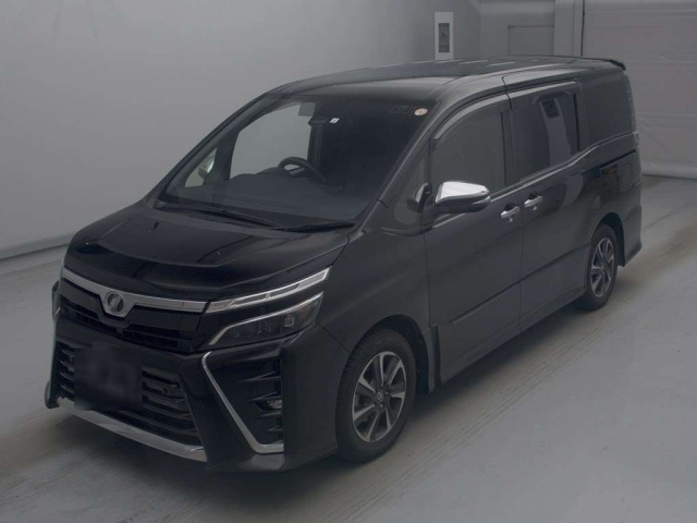 TOYOTA VOXY — фото