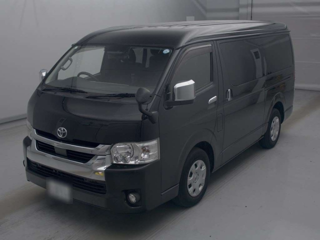 TOYOTA HIACE — фото