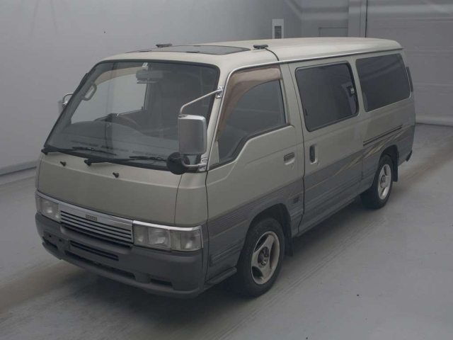 NISSAN CARAVAN — фото