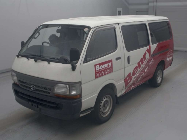 TOYOTA HIACE — фото