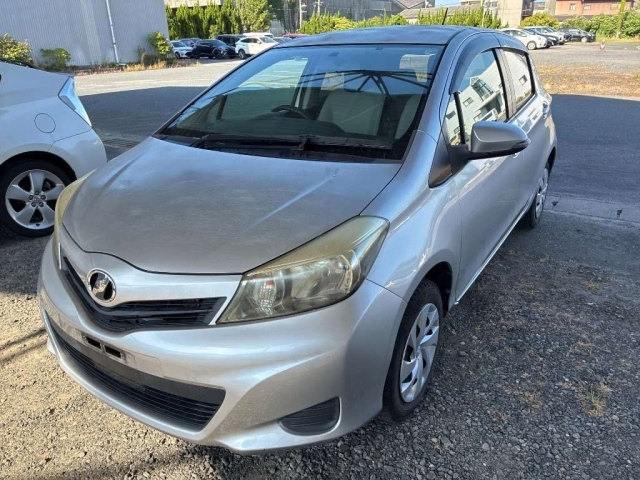 TOYOTA VITZ — фото