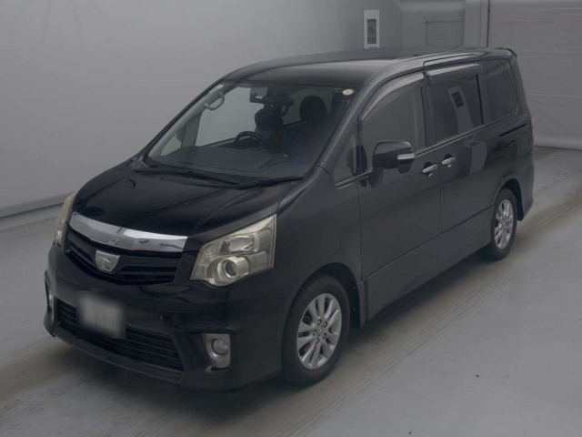 TOYOTA NOAH — фото