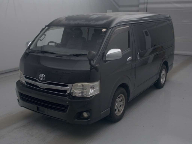 TOYOTA HIACE — фото