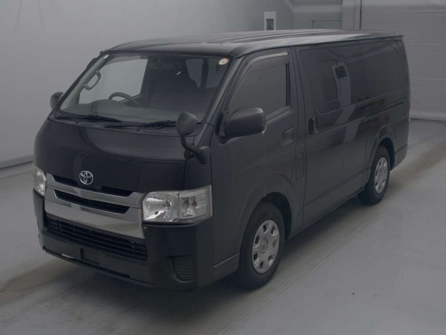 TOYOTA HIACE — фото