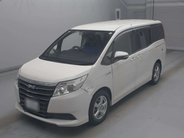 TOYOTA NOAH — фото