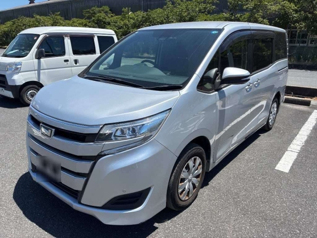 TOYOTA NOAH — фото