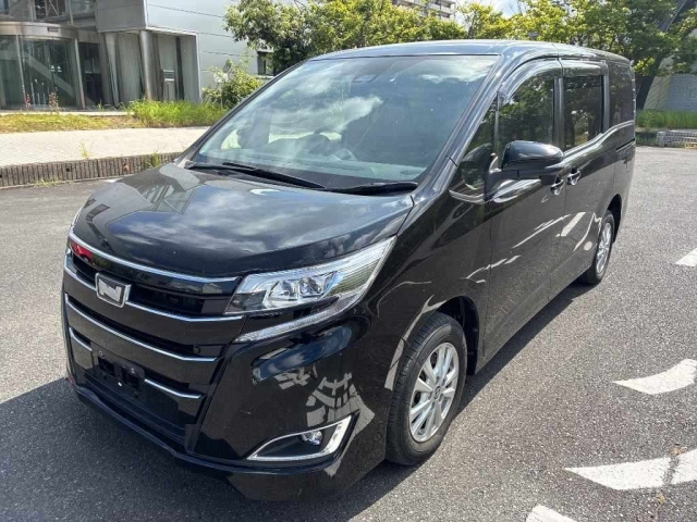 TOYOTA NOAH — фото