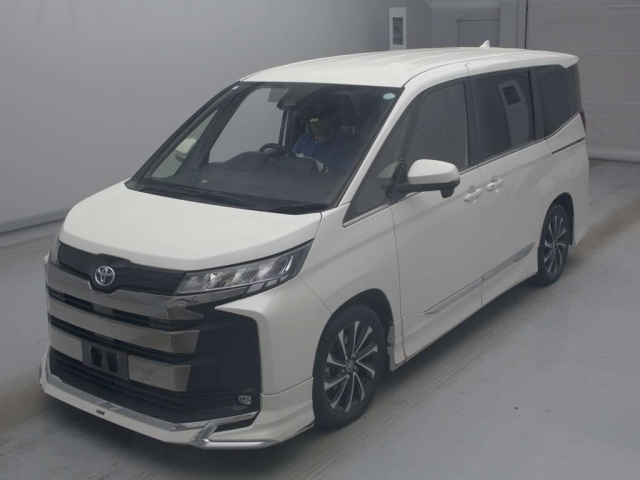 TOYOTA NOAH — фото