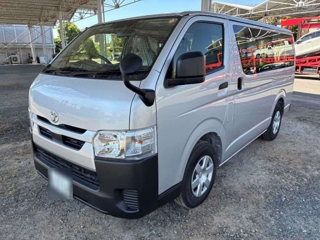 TOYOTA HIACE — фото