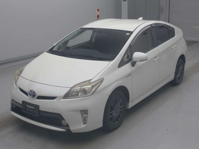 TOYOTA PRIUS — фото