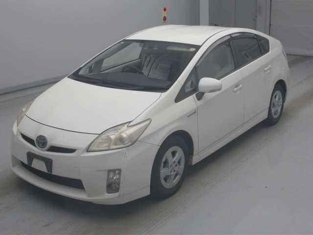 TOYOTA PRIUS — фото