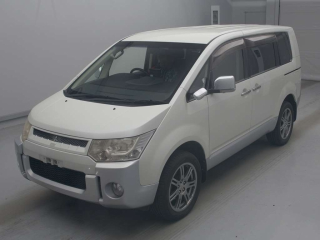 MITSUBISHI DELICA D5