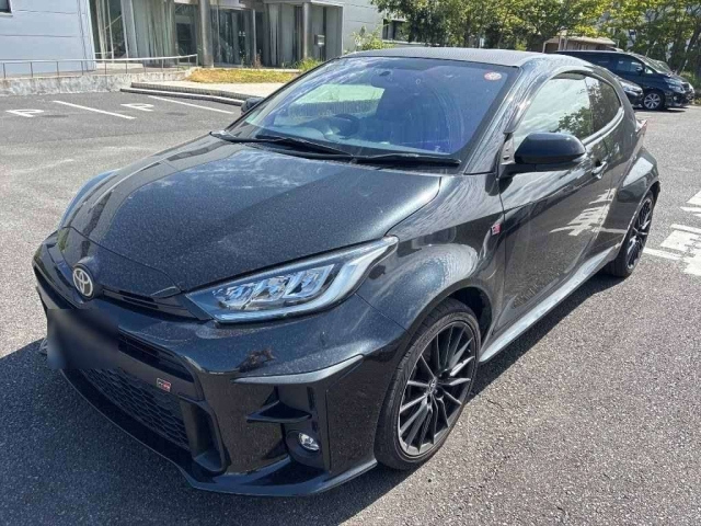 TOYOTA YARIS — фото