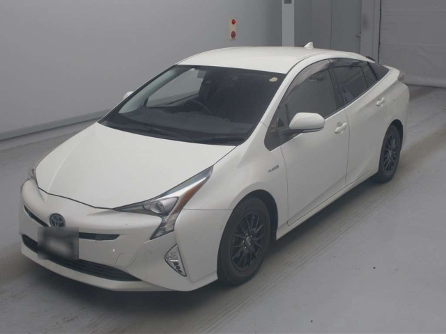TOYOTA PRIUS — фото