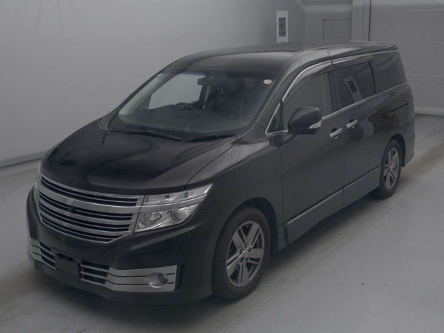 NISSAN ELGRAND — фото