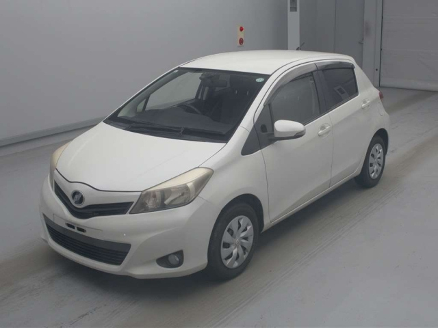 TOYOTA VITZ — фото