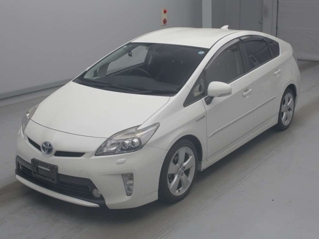 TOYOTA PRIUS — фото