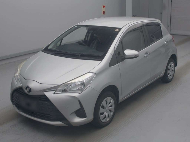 TOYOTA VITZ — фото