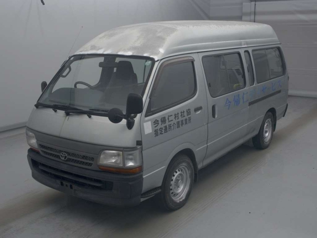 TOYOTA HIACE — фото