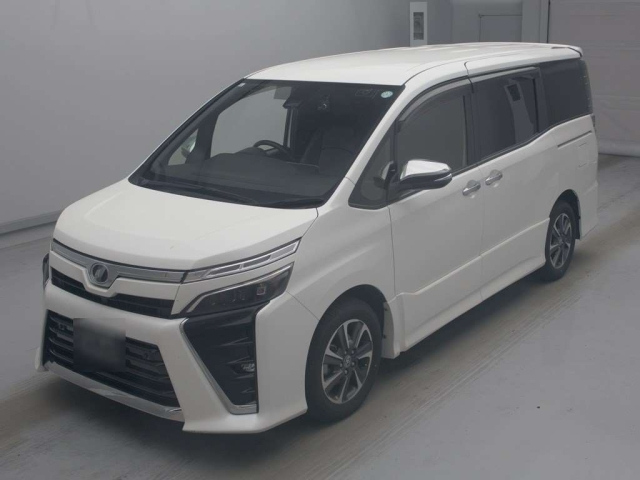 TOYOTA VOXY — фото
