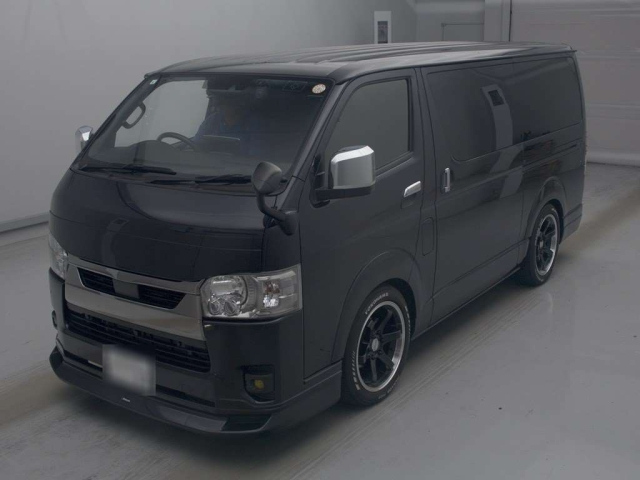 TOYOTA HIACE — фото