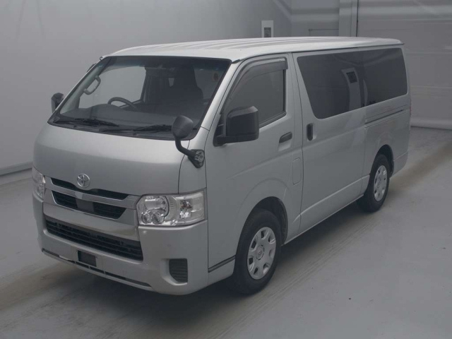 TOYOTA HIACE — фото