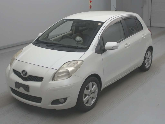 TOYOTA VITZ — фото