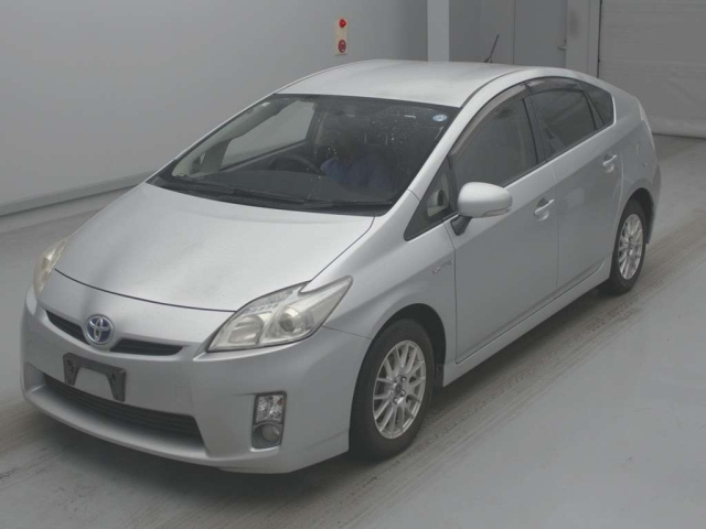 TOYOTA PRIUS — фото