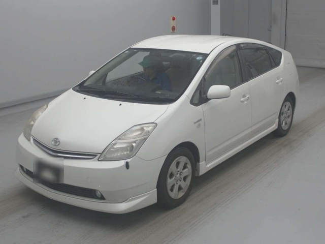 TOYOTA PRIUS — фото