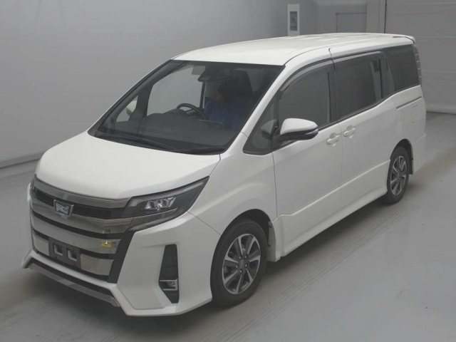 TOYOTA NOAH — фото