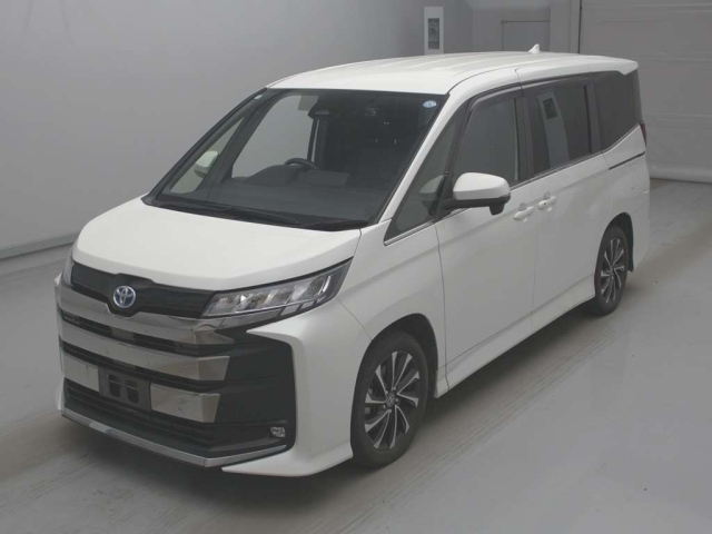 TOYOTA NOAH — фото