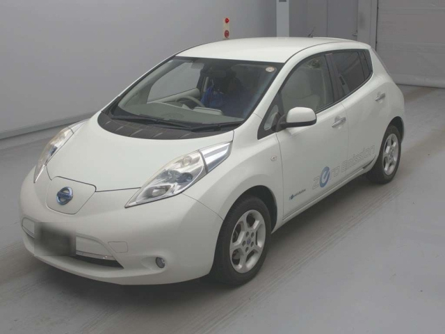 NISSAN LEAF — фото