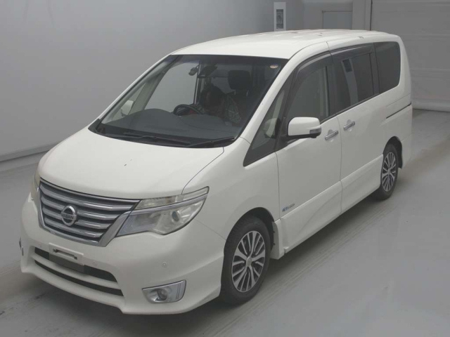 NISSAN SERENA — фото
