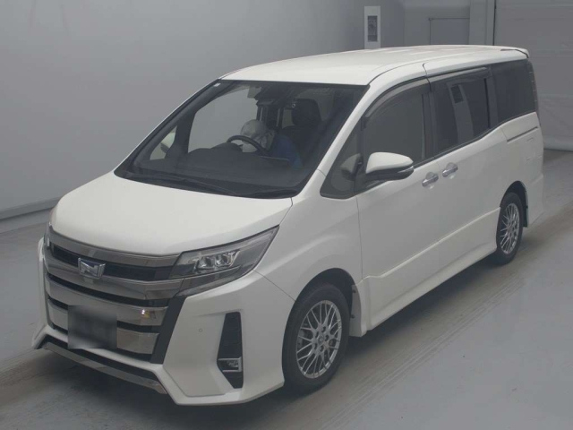 TOYOTA NOAH — фото