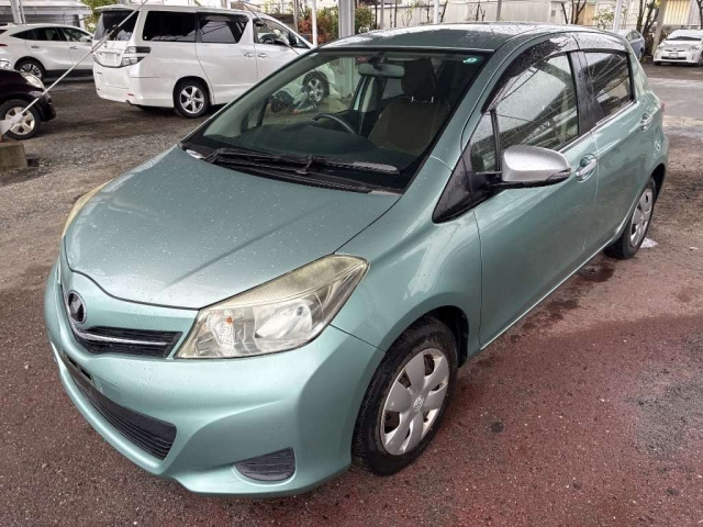 TOYOTA VITZ — фото