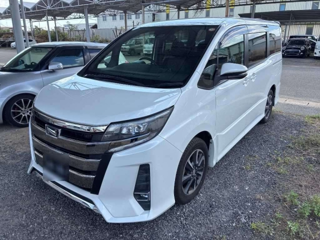 TOYOTA NOAH — фото