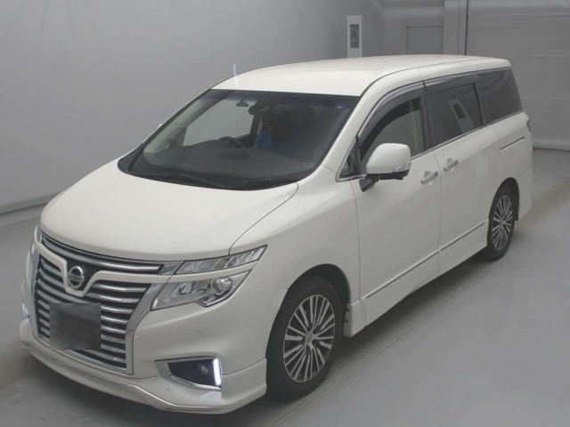 NISSAN ELGRAND — фото
