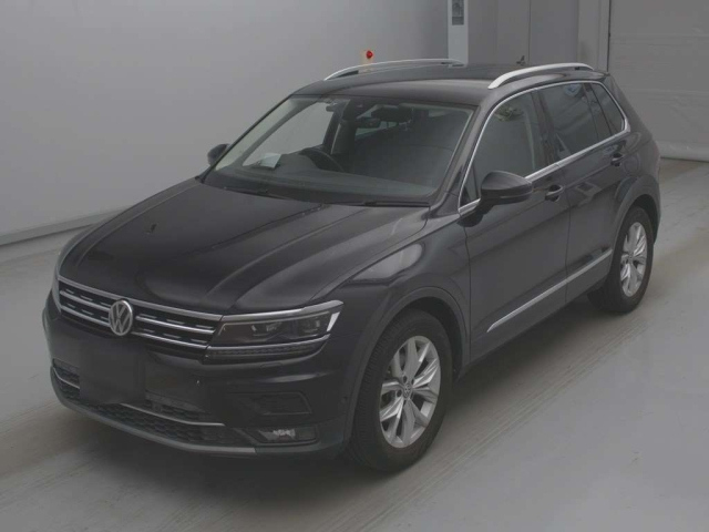 VOLKSWAGEN TIGUAN — фото