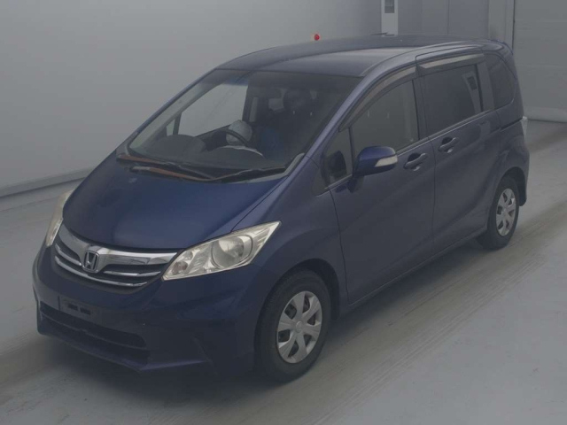 HONDA FREED — фото