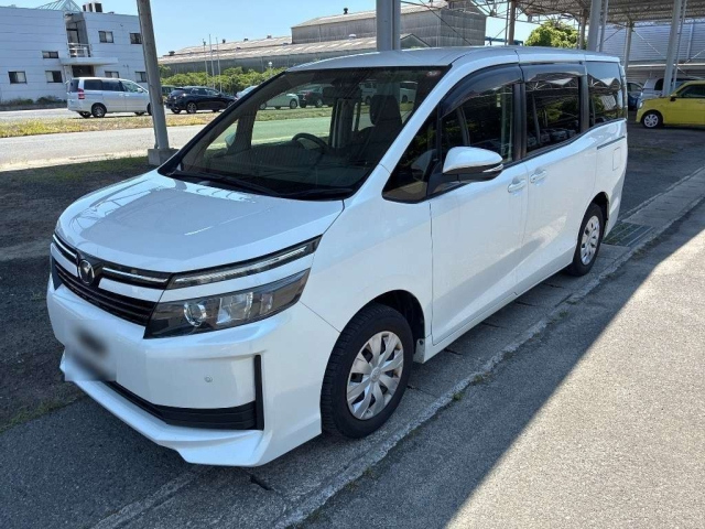 TOYOTA NOAH — фото