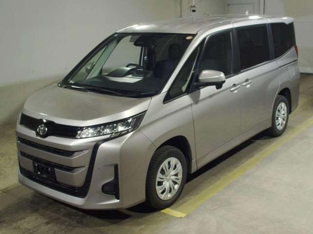 TOYOTA NOAH — фото