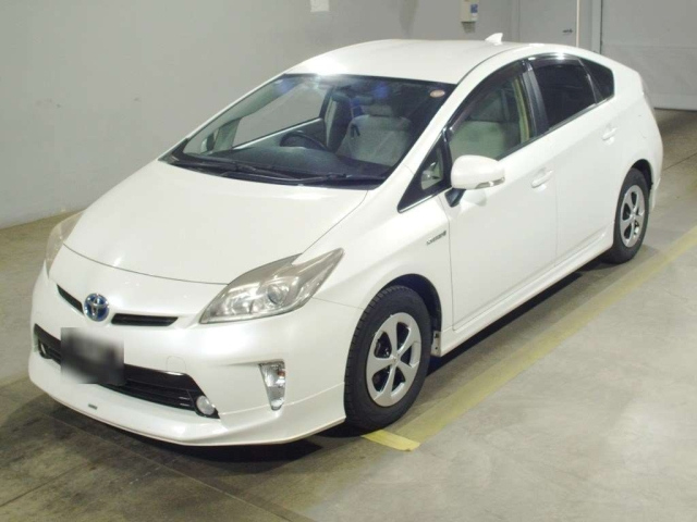 TOYOTA PRIUS — фото