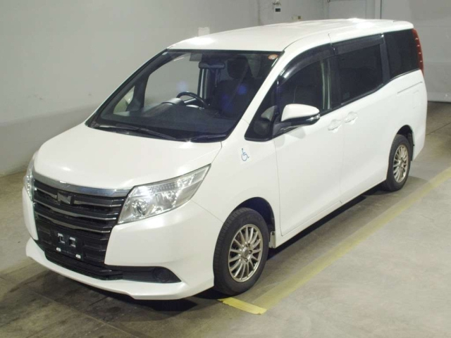 TOYOTA NOAH — фото