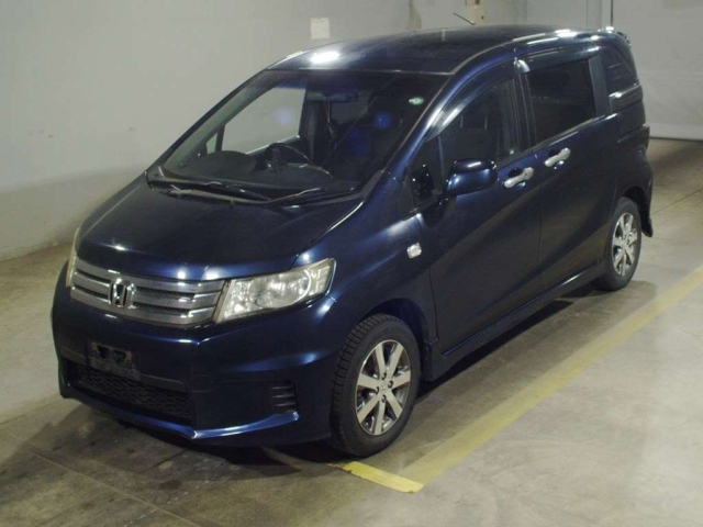 HONDA FREED — фото