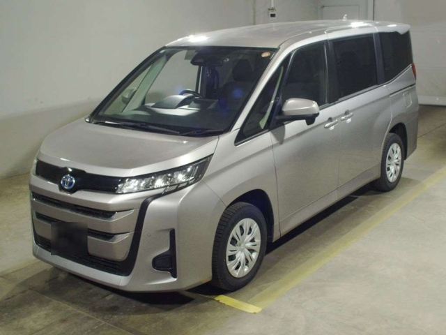 TOYOTA NOAH — фото