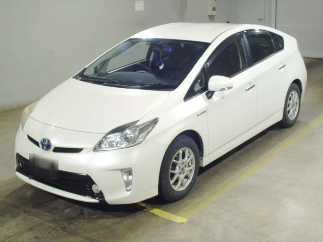 TOYOTA PRIUS — фото